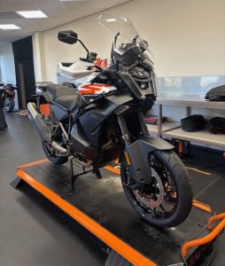 1390 Adv Evo